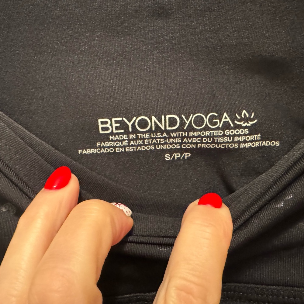 Beyond Yoga Sprinkled Hearts PowerShine High-Waisted Midi Legging. Size small - Picture 5 of 6